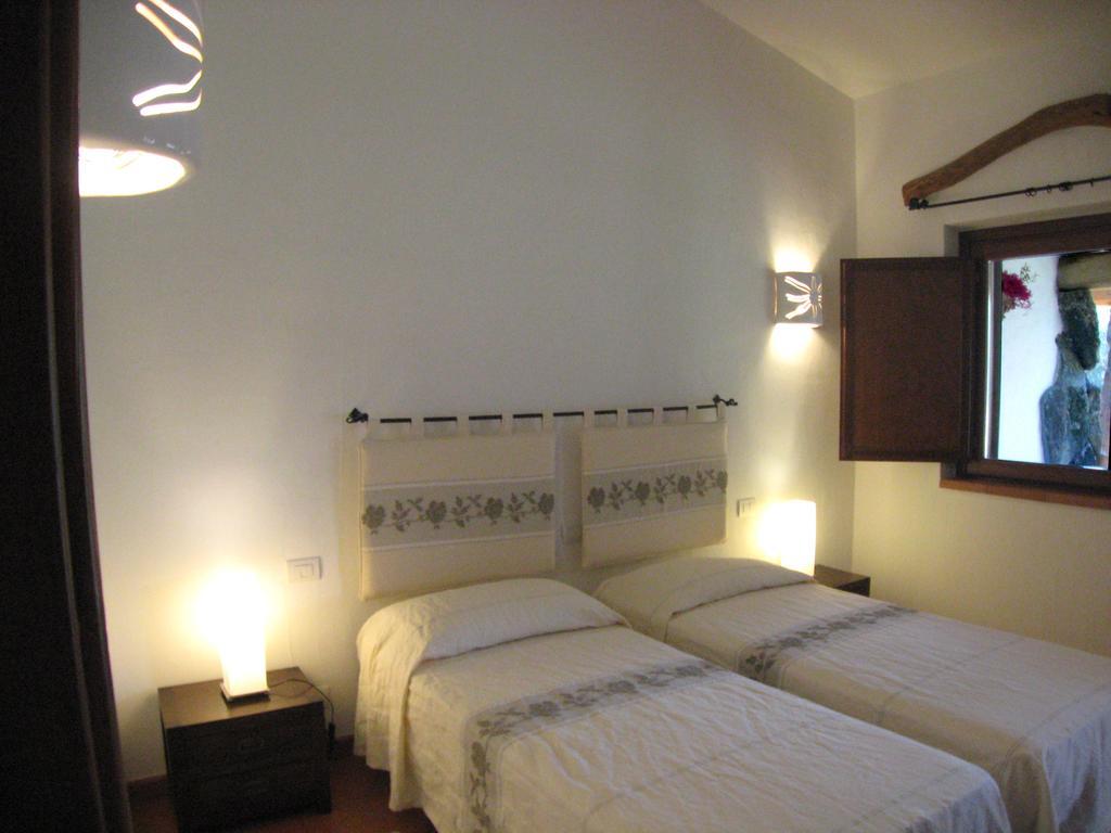 Il Vecchio Ginepro Bed and Breakfast Arzachena Rum bild