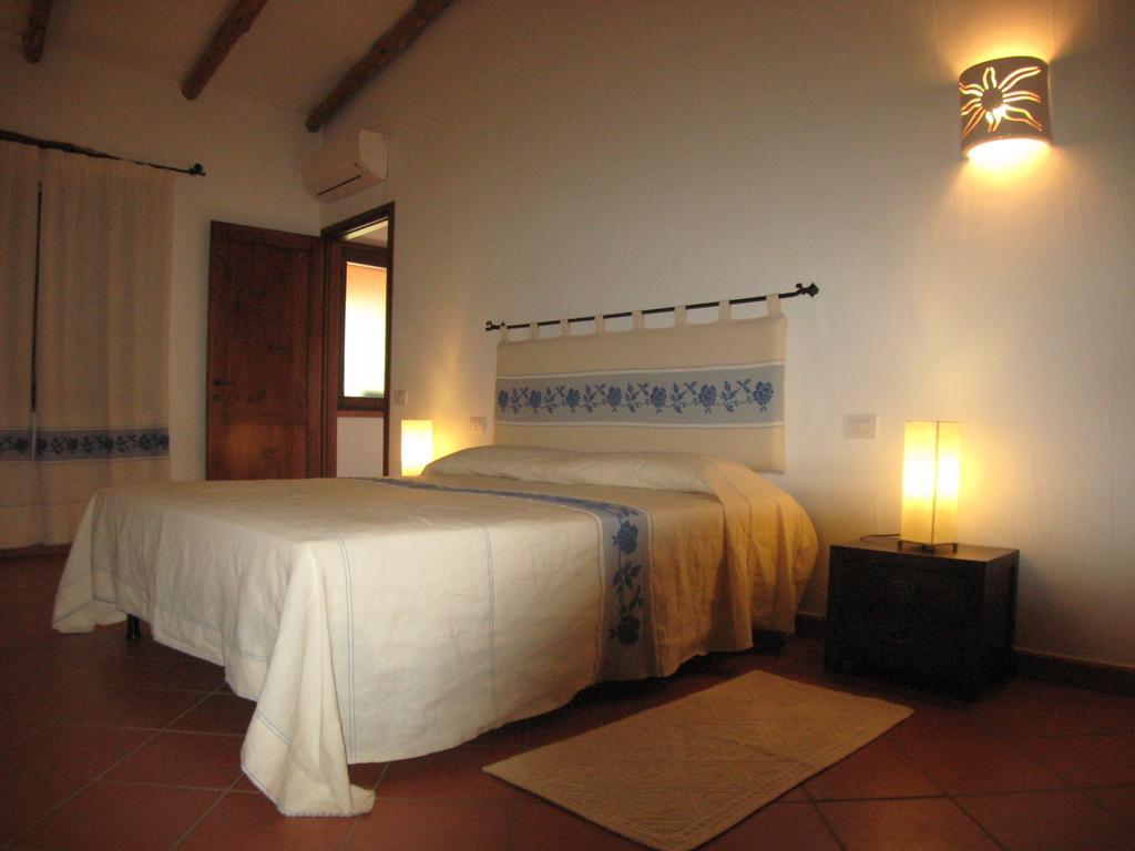 Il Vecchio Ginepro Bed and Breakfast Arzachena Rum bild